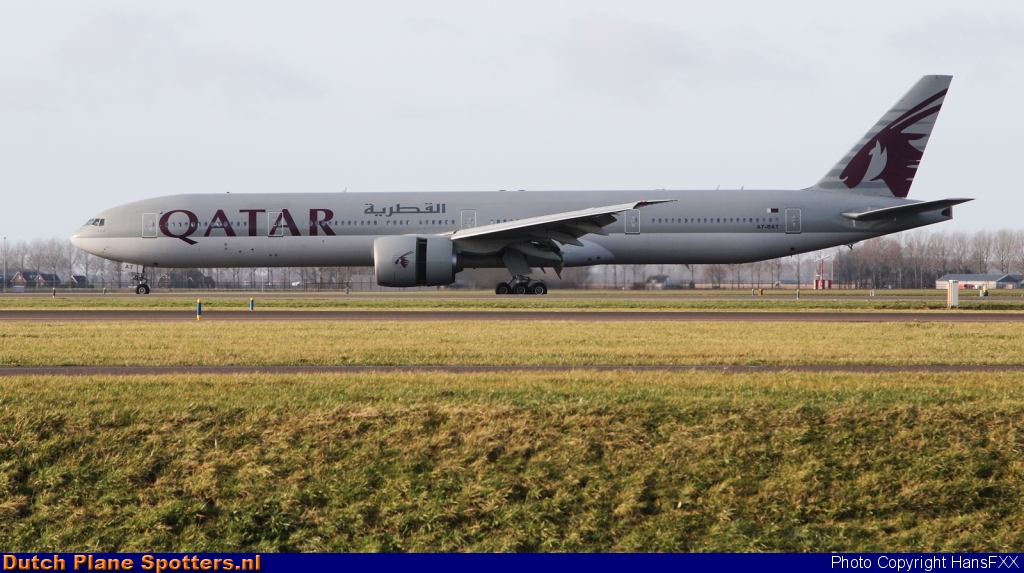 A7-BAT Boeing 777-300 Qatar Airways by HansFXX