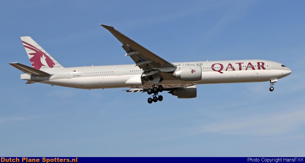 A7-BAJ Boeing 777-300 Qatar Airways by HansFXX