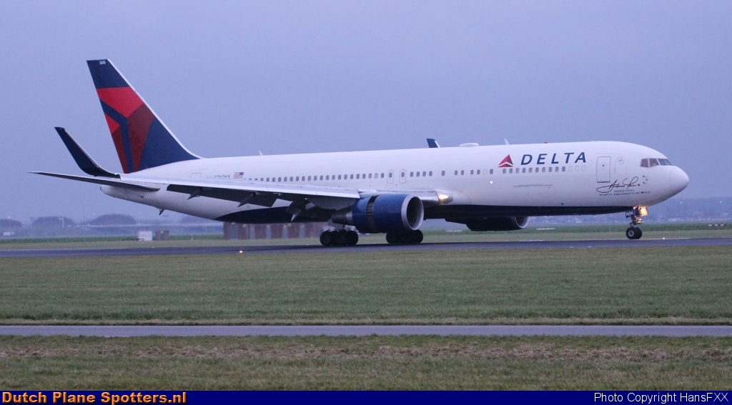 N16065 Boeing 767-300 Delta Airlines by HansFXX