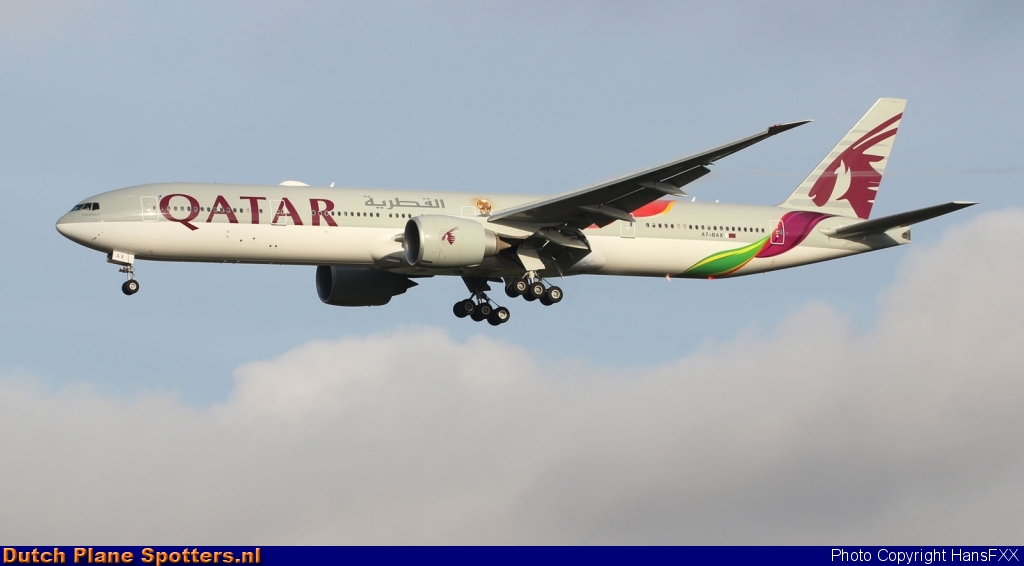 A7-BAX Boeing 777-300 Qatar Airways by HansFXX