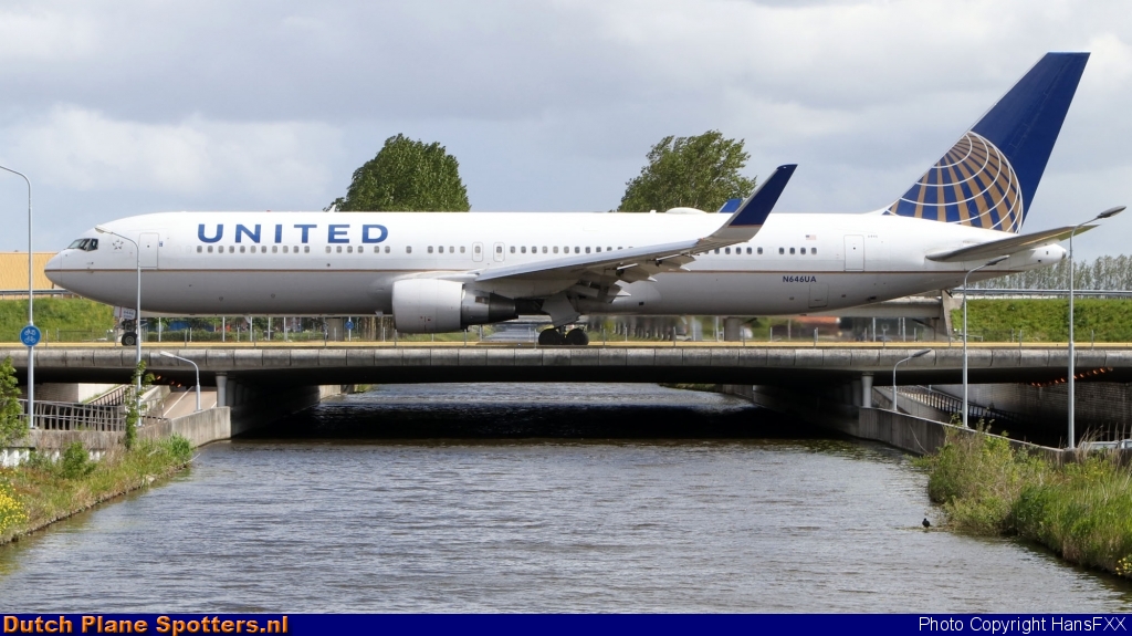 N646UA Boeing 767-300 United Airlines by HansFXX