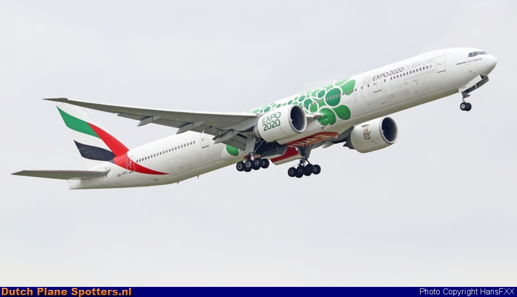 A6-EPE Boeing 777-300 Emirates by HansFXX