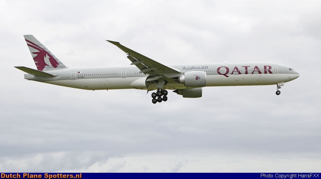 A7-BEJ Boeing 777-300 Qatar Airways by HansFXX