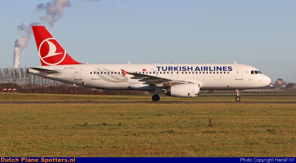 TC-JPH Airbus A320 Turkish Airlines by HansFXX