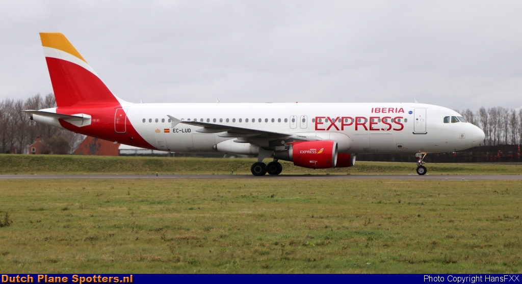 EC-LUD Airbus A320 Iberia Express by HansFXX