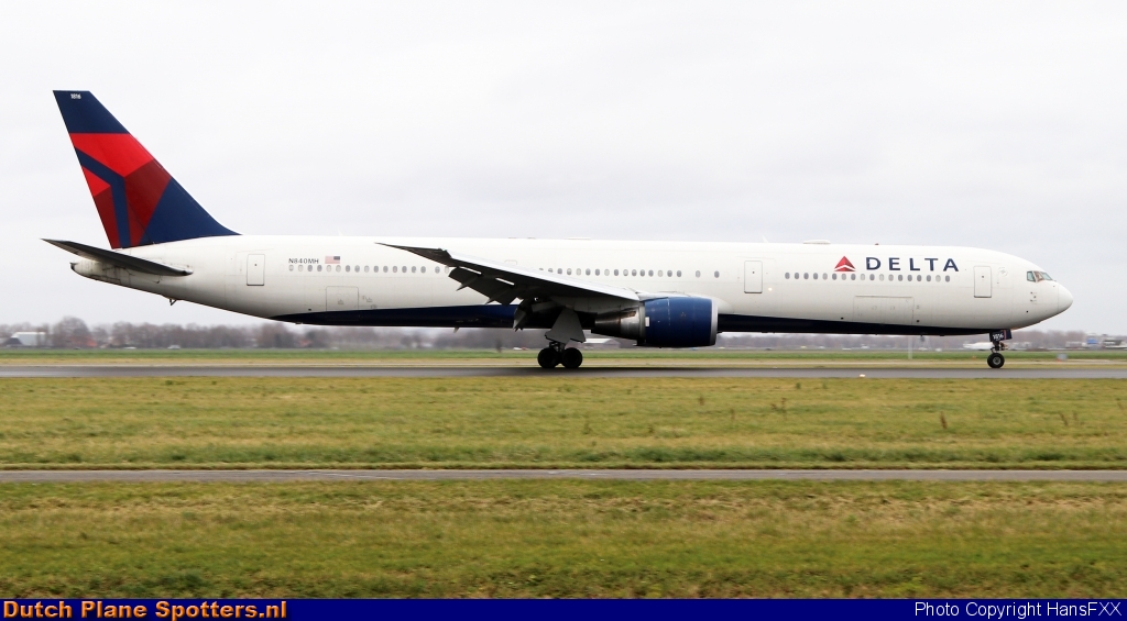 N840MH Boeing 767-400 Delta Airlines by HansFXX