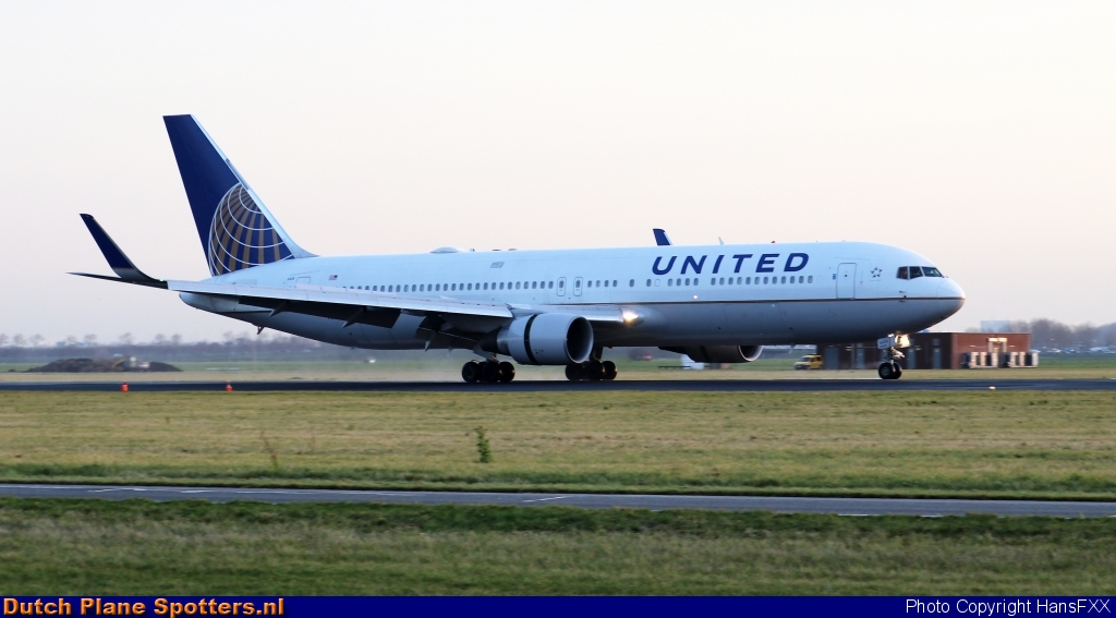 N658UA Boeing 767-300 United Airlines by HansFXX