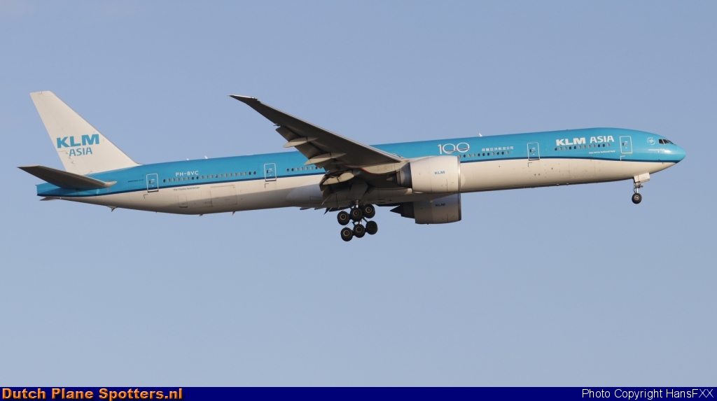 PH-BVC Boeing 777-300 KLM Royal Dutch Airlines by HansFXX