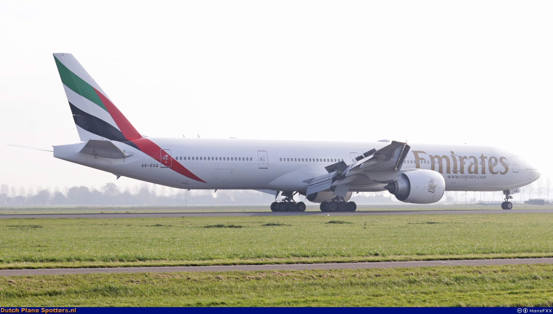 A6-EGQ Boeing 777-300 Emirates by HansFXX