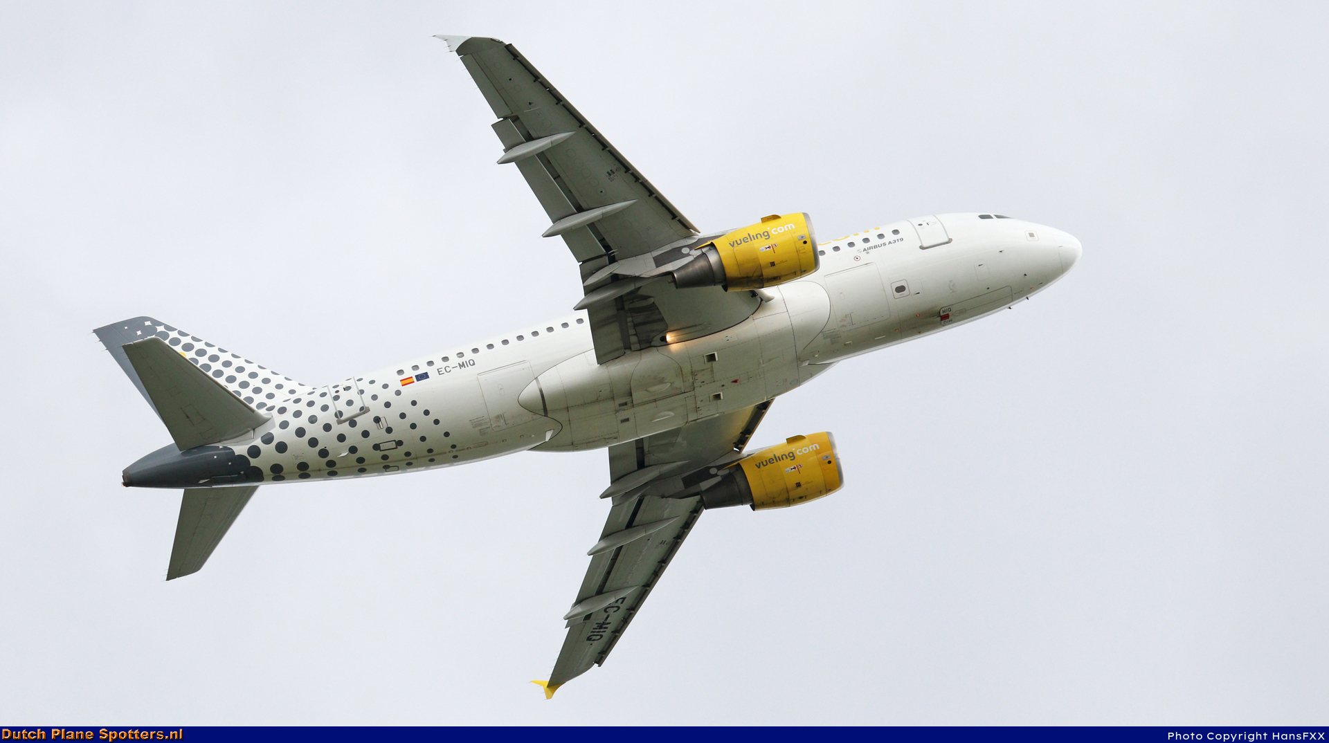 EC-MIQ Airbus A319 Vueling.com by HansFXX