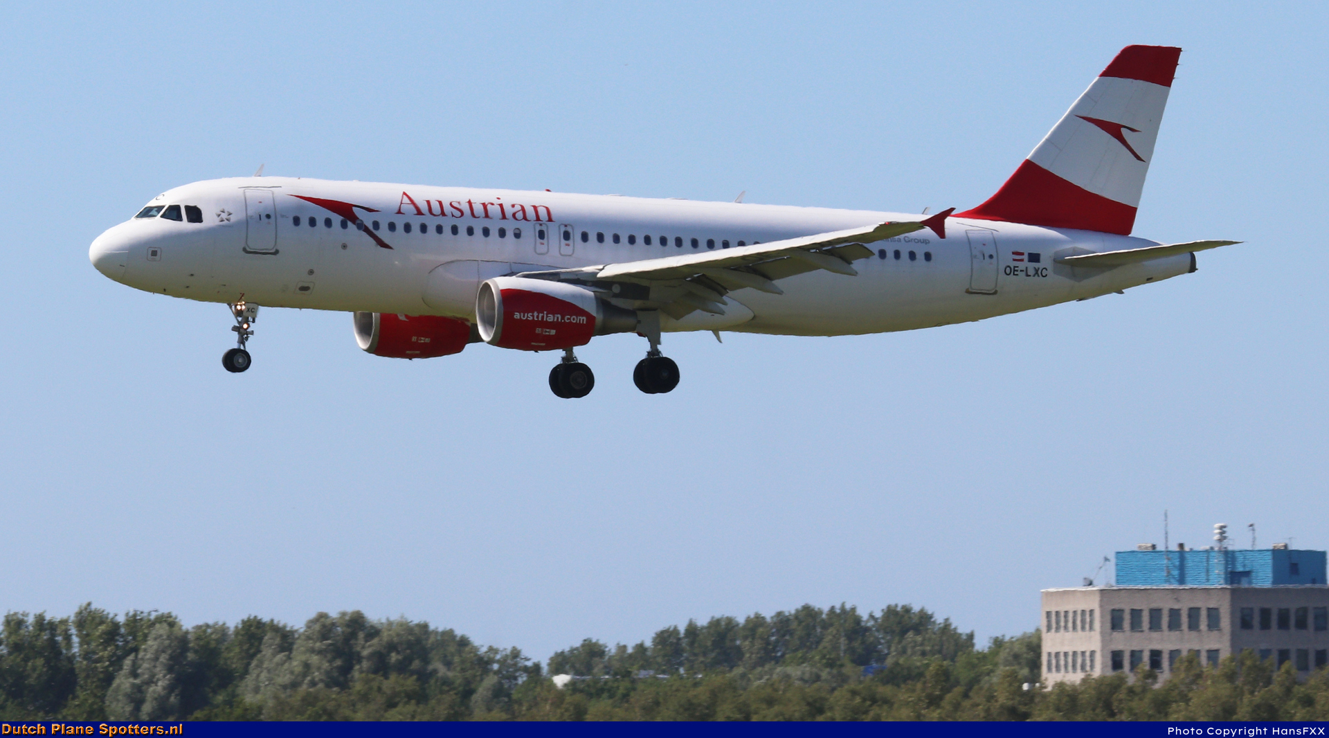 OE-LXC Airbus A320 Austrian Airlines by HansFXX