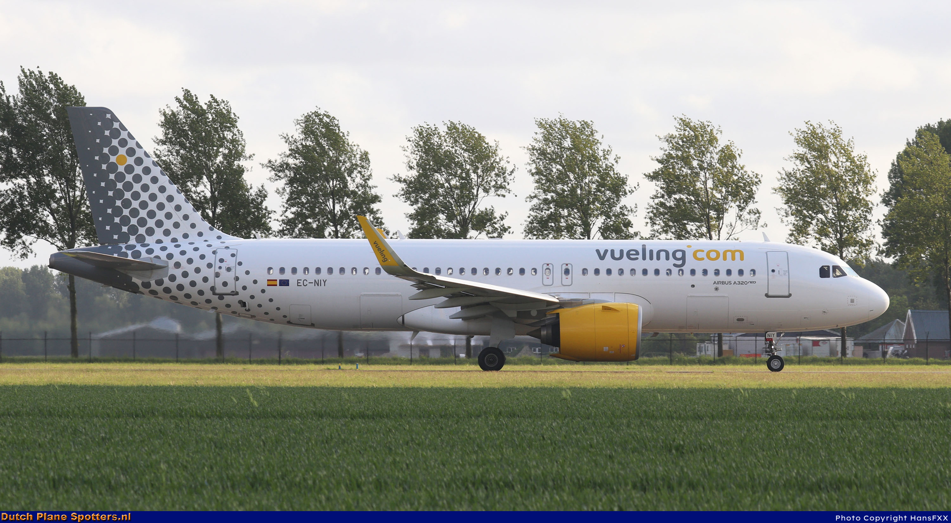 EC-NIY Airbus A320neo Vueling.com by HansFXX