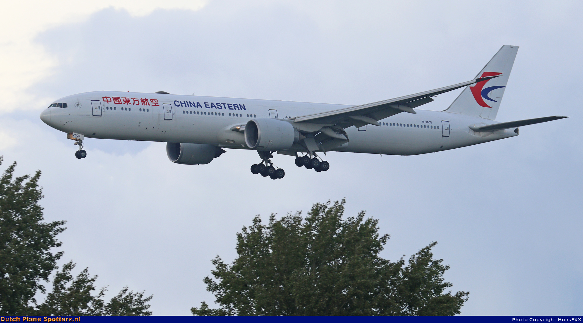 B-2005 Boeing 777-300 China Eastern Airlines by HansFXX