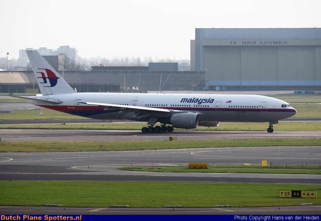 9M-MRA Boeing 777-200 Malaysia Airlines by Hans van der Heiden