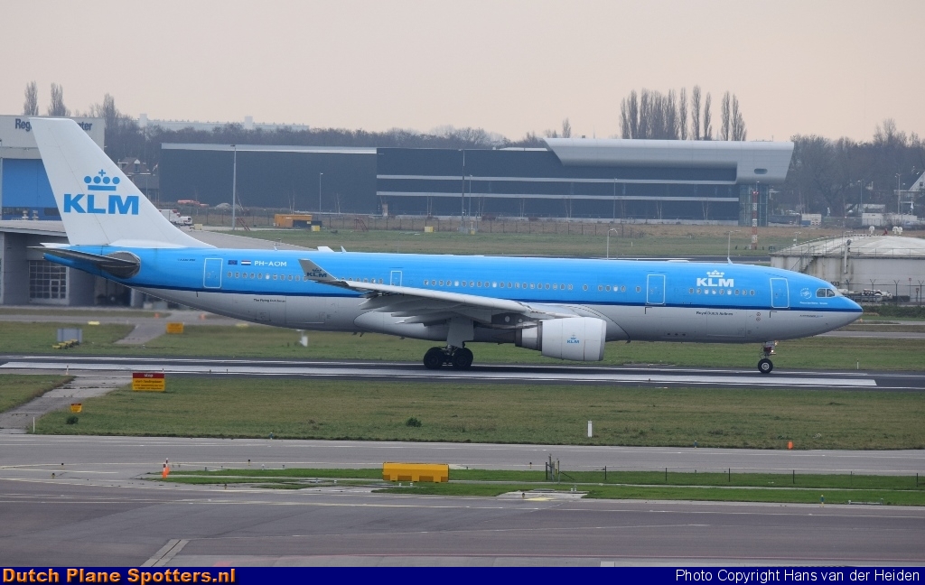 PH-AOM Airbus A330-200 KLM Royal Dutch Airlines by Hans van der Heiden