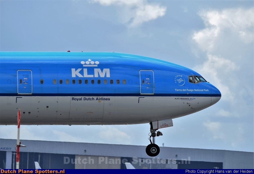 PH-BVI Boeing 777-300 KLM Royal Dutch Airlines by Hans van der Heiden