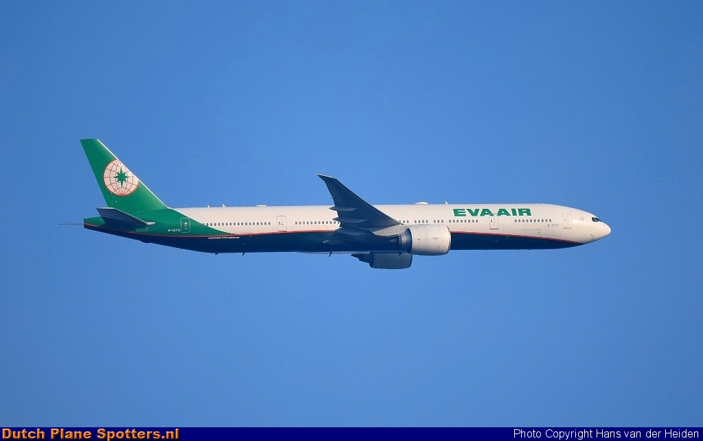 B-16711 Boeing 777-300 Eva Air by Hans van der Heiden