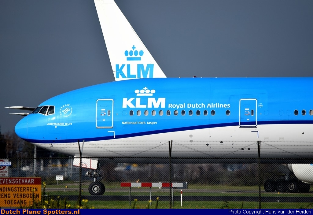 PH-BVP Boeing 777-300 KLM Royal Dutch Airlines by Hans van der Heiden
