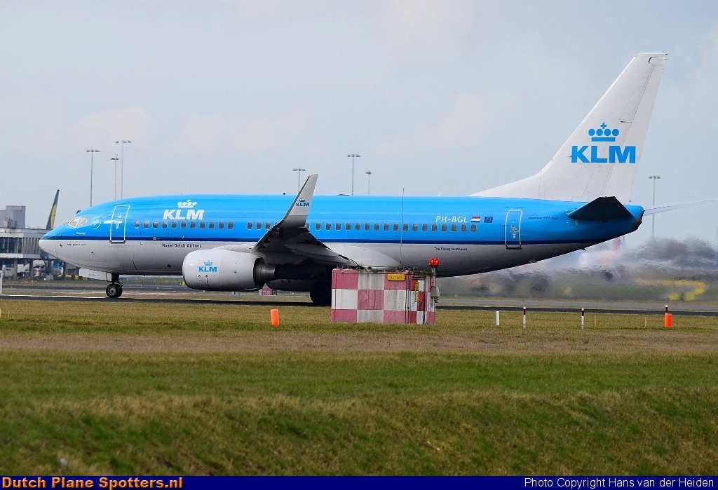 PH-BGL Boeing 737-700 KLM Royal Dutch Airlines by Hans van der Heiden