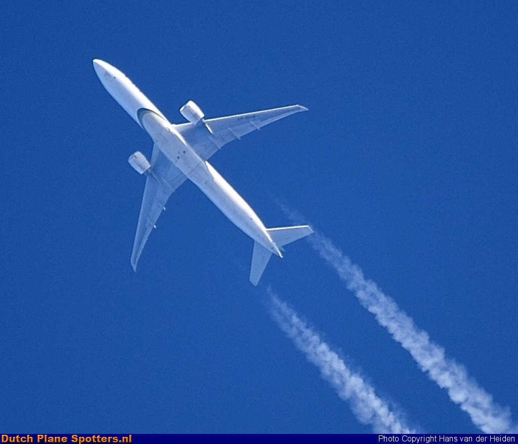 AP-BHW Boeing 777-300 PIA Pakistan International Airlines by Hans van der Heiden