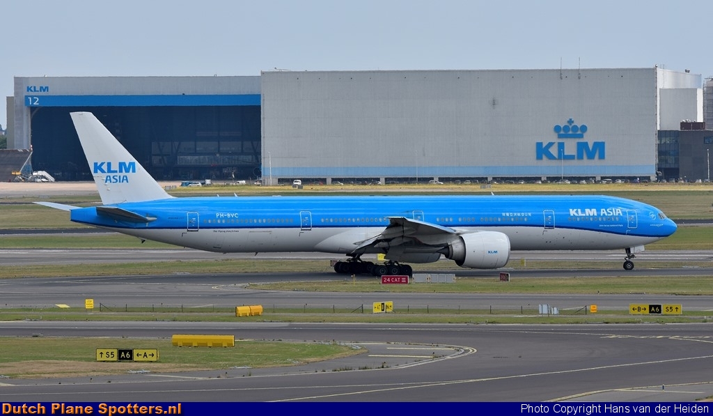 PH-BVC Boeing 777-300 KLM Asia by Hans van der Heiden