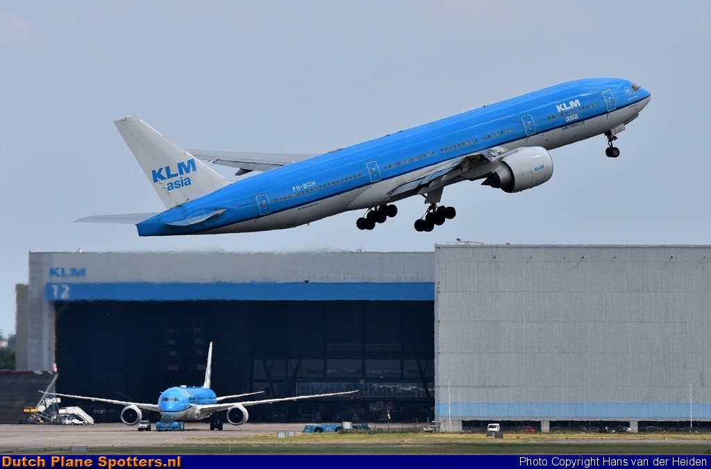 PH-BQH Boeing 777-200 KLM Asia by Hans van der Heiden