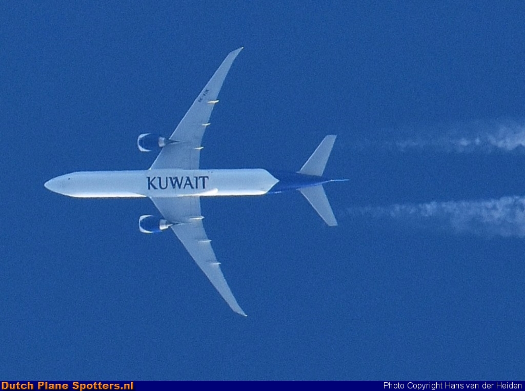 9K-AOK Boeing 777-300 Kuwait Airways by Hans van der Heiden