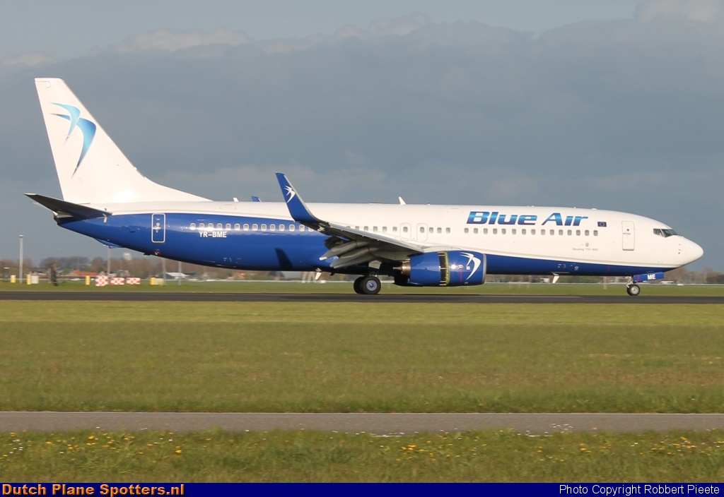 YR-BME Boeing 737-800 Blue Air by Robbert Pieete