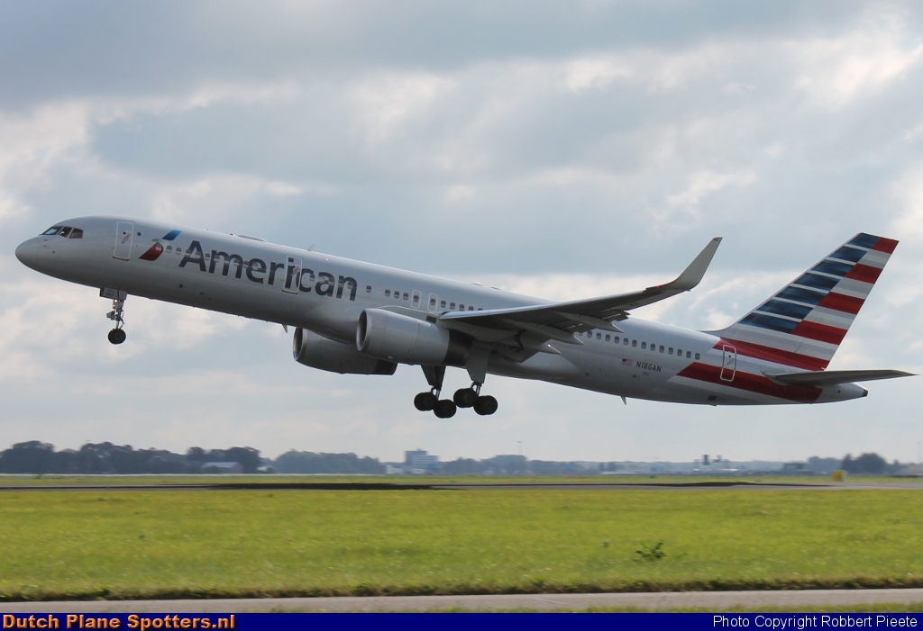 N186AN Boeing 757-200 American Airlines by Robbert Pieete