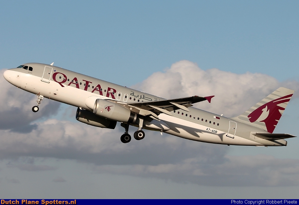A7-ADB Airbus A320 Qatar Airways by Robbert Pieete