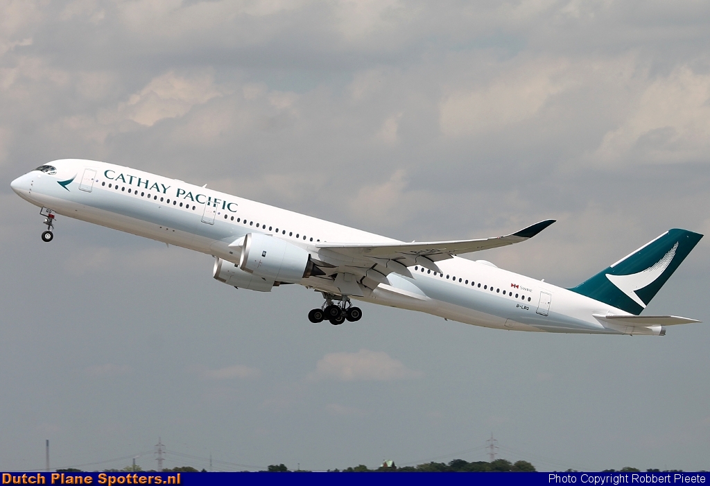 B-LRQ Airbus A350-900 Cathay Pacific by Robbert Pieete