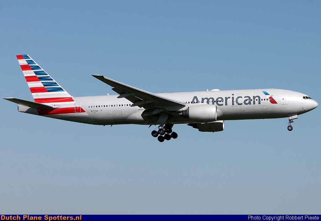N793AN Boeing 777-200 American Airlines by Robbert Pieete