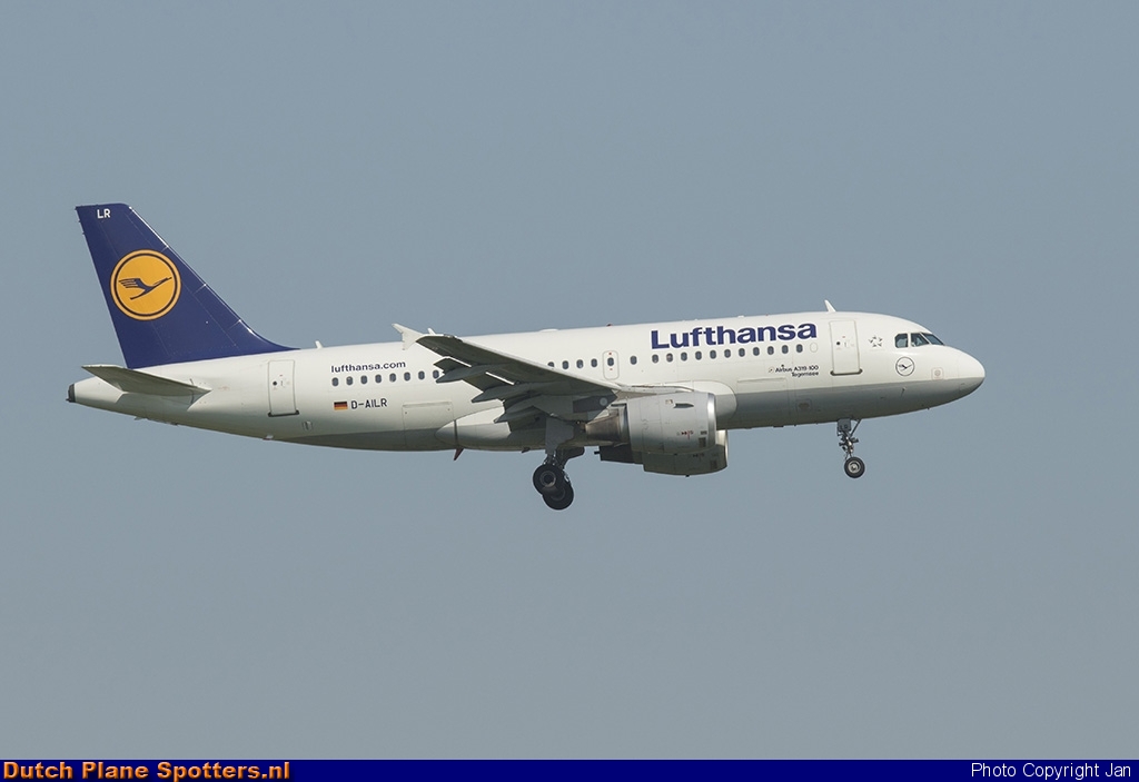 D-AILR Airbus A319 Lufthansa by Jan