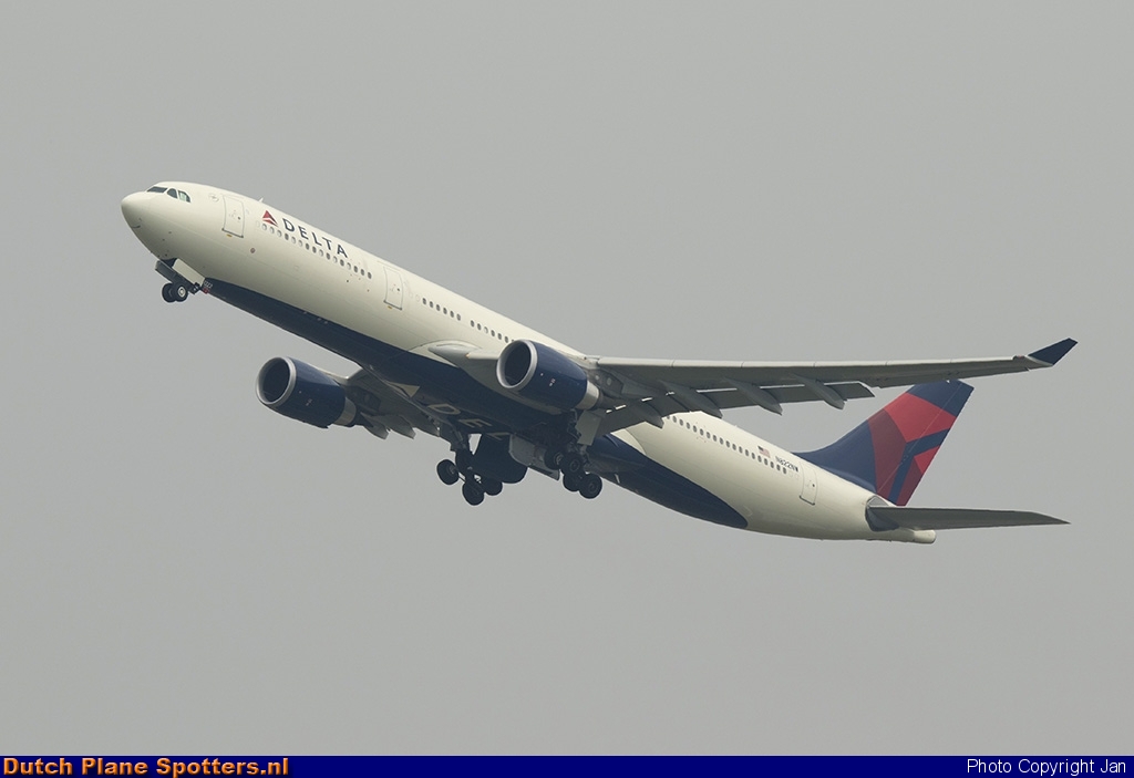 N822NW Airbus A330-300 Delta Airlines by Jan