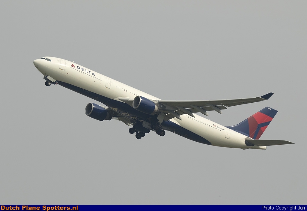 N818NW Airbus A330-300 Delta Airlines by Jan