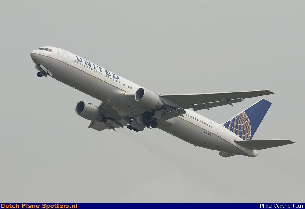 N655UA Boeing 767-300 United Airlines by Jan
