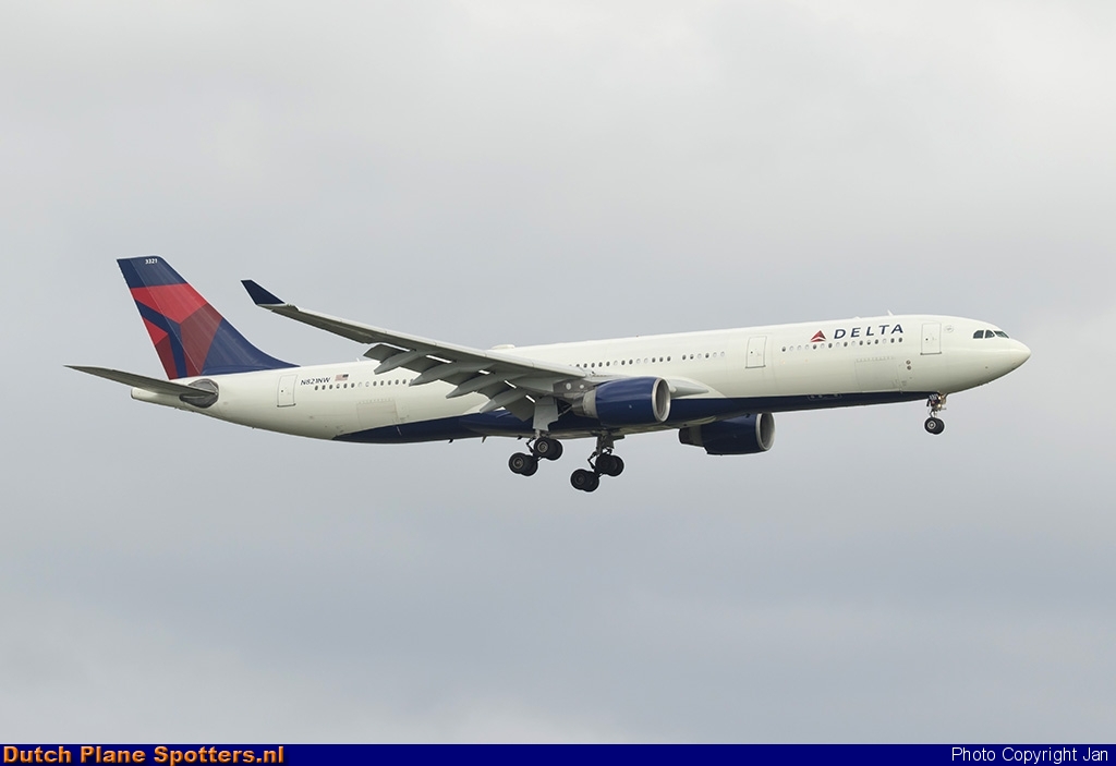 N821NW Airbus A330-300 Delta Airlines by Jan