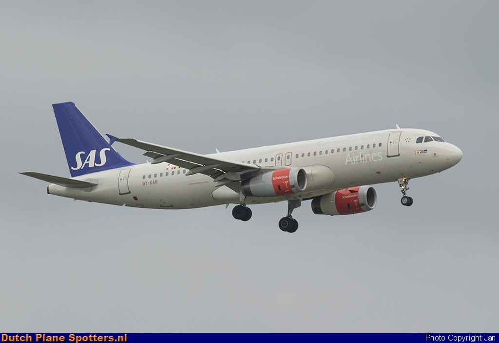 OY-KAR Airbus A320 SAS Scandinavian Airlines by Jan