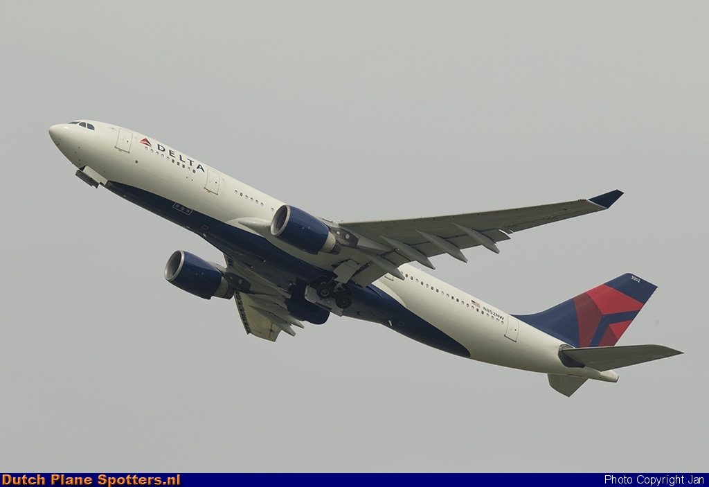 N852NW Airbus A330-200 Delta Airlines by Jan
