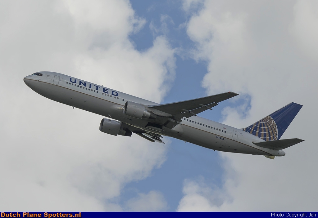N654UA Boeing 767-300 United Airlines by Jan