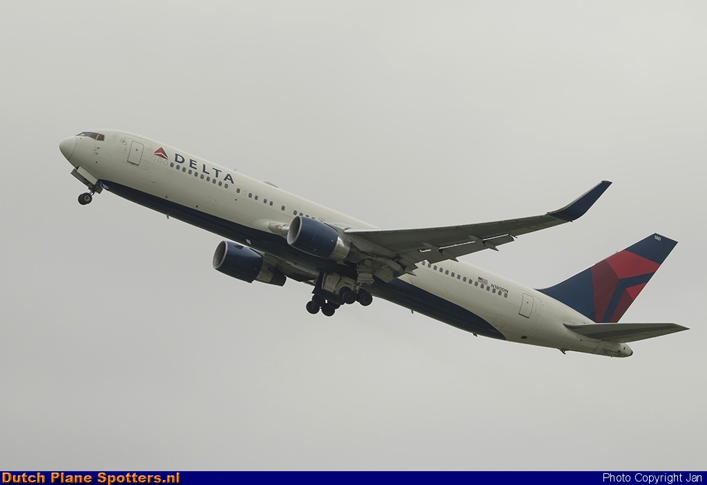 N180DN Boeing 767-300 Delta Airlines by Jan