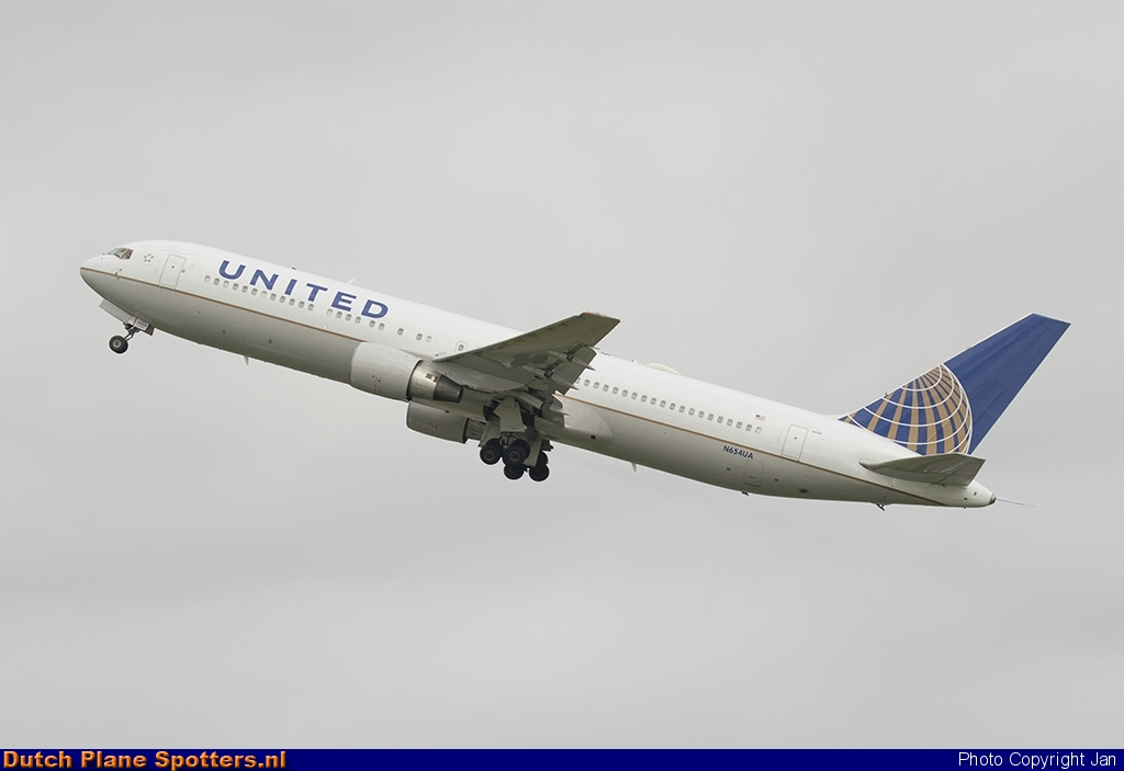 N654UA Boeing 767-300 United Airlines by Jan