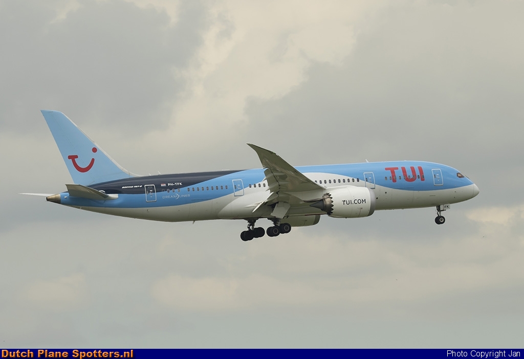 PH-TFK Boeing 787-8 Dreamliner TUI Airlines Netherlands by Jan