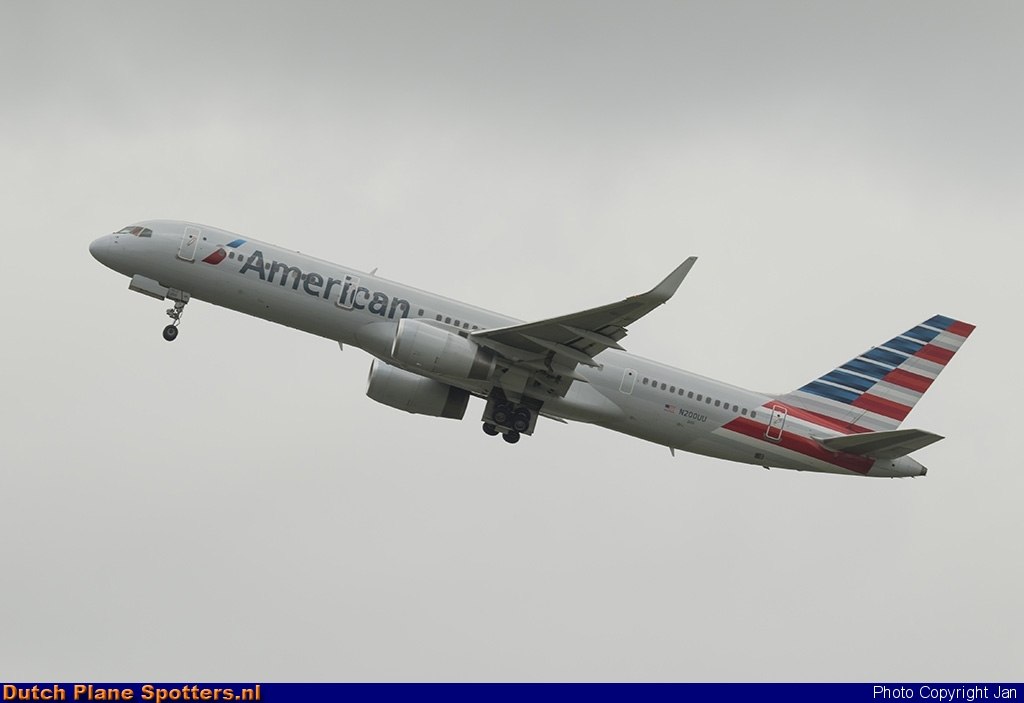 N200UU Boeing 757-200 American Airlines by Jan