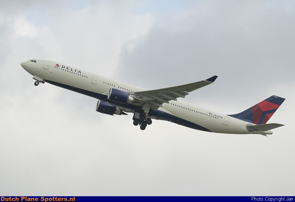 N829NW Airbus A330-300 Delta Airlines by Jan