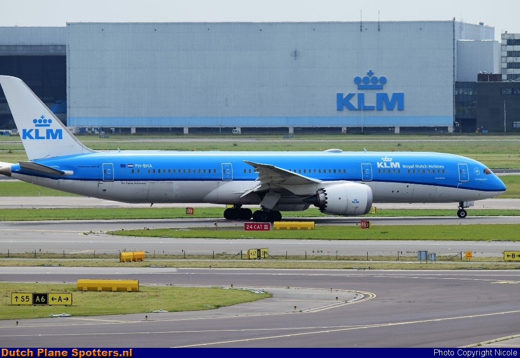 PH-BHA Boeing 787-9 Dreamliner KLM Royal Dutch Airlines by Nicole