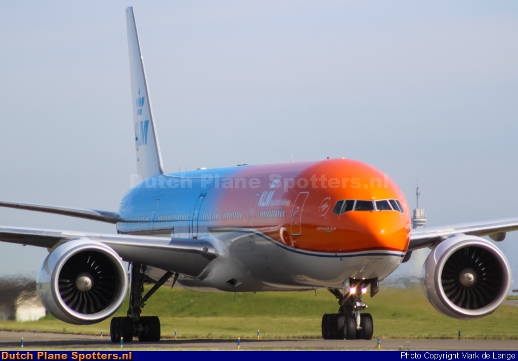 PH-BVA Boeing 777-300 KLM Royal Dutch Airlines by Mark de Lange