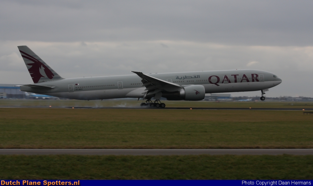 A6-BAF Boeing 777-300 Qatar Airways by Daan Hermans