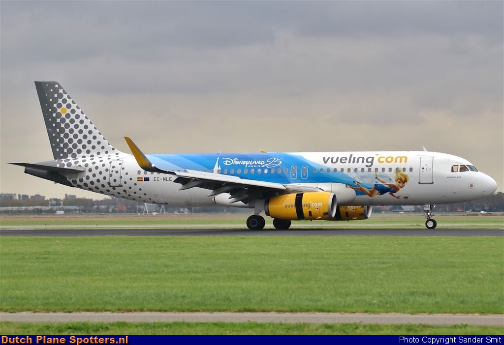 EC-MLE Airbus A320 Vueling.com by Sander Smit