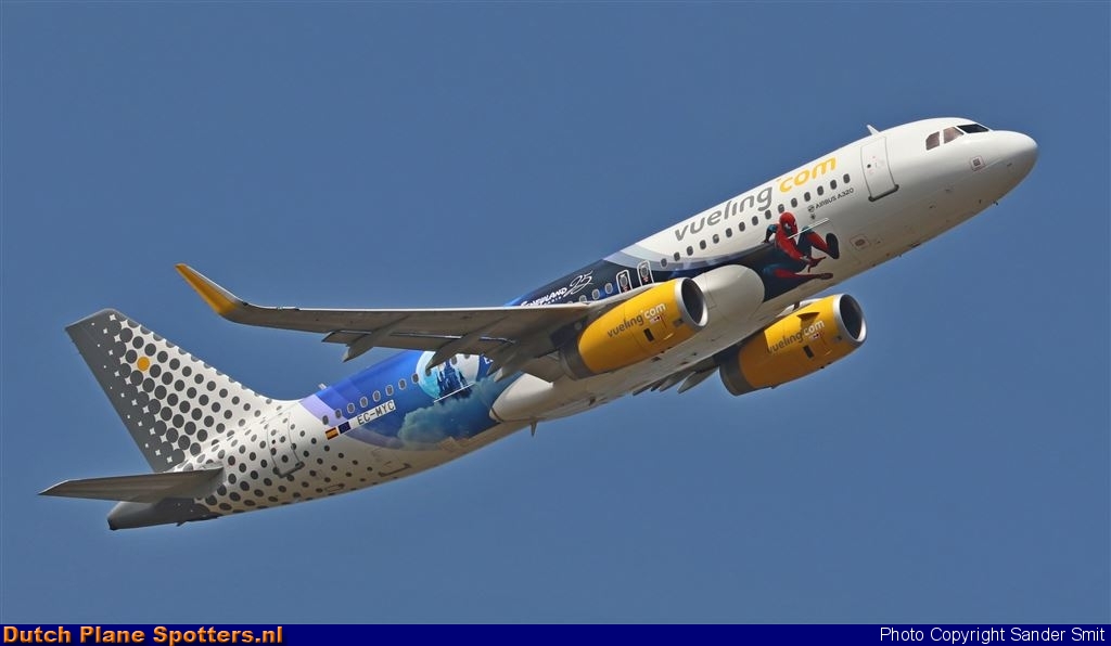 EC-MYC Airbus A320 Vueling.com by Sander Smit